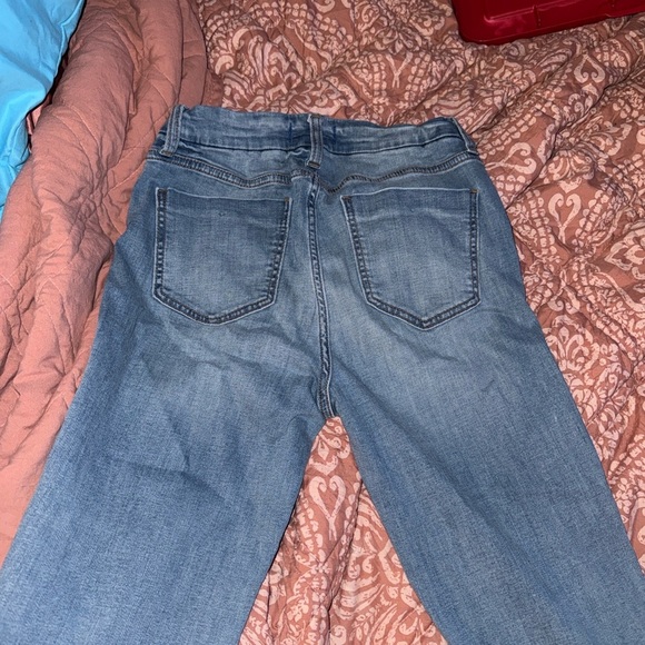 Trendy Ripped Denim Jeans - Picture 3 of 3